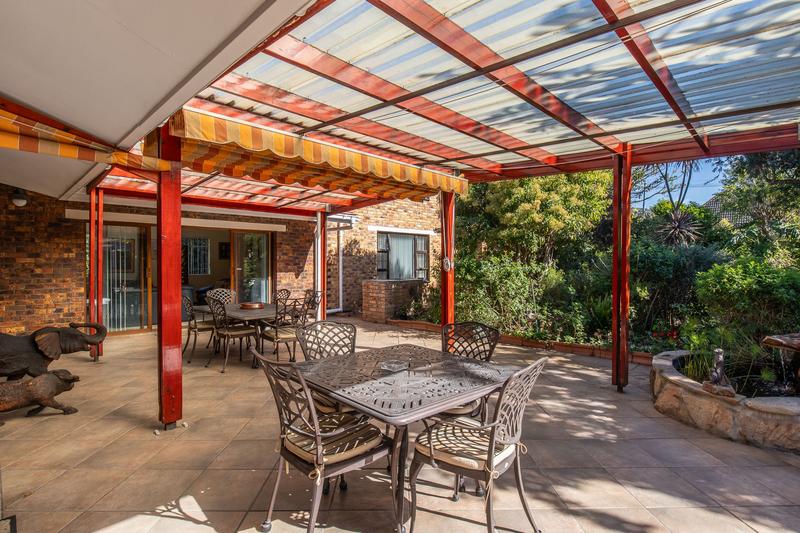 4 Bedroom Property for Sale in Bergvliet Western Cape